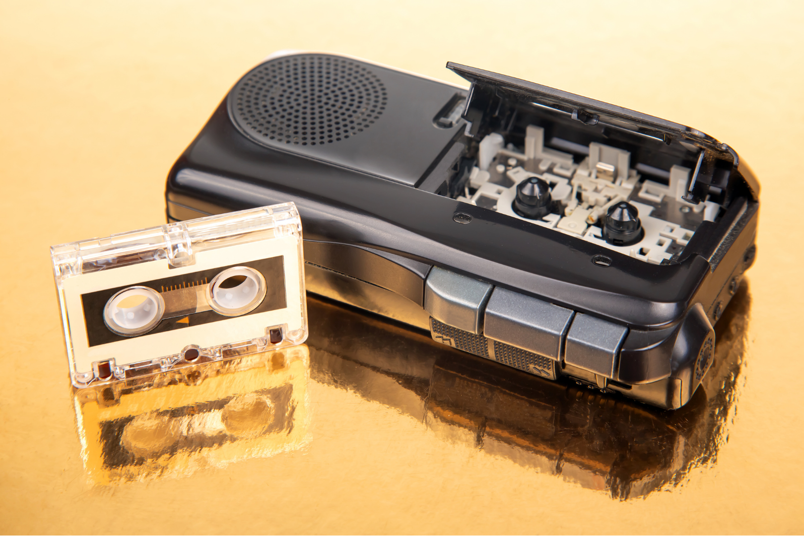 Dispositivo fisico vs app AI: Plaud Note o BriefMe per le riunioni